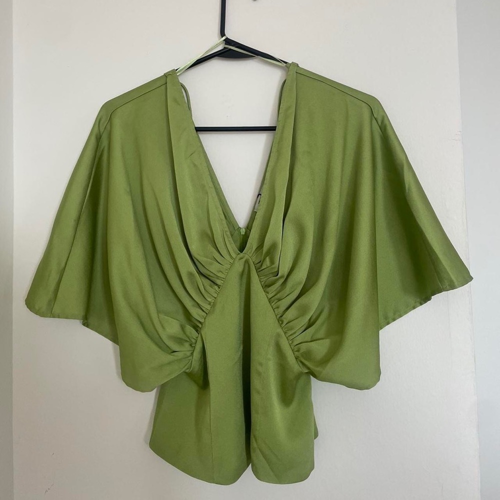 flowy green blouse nwt